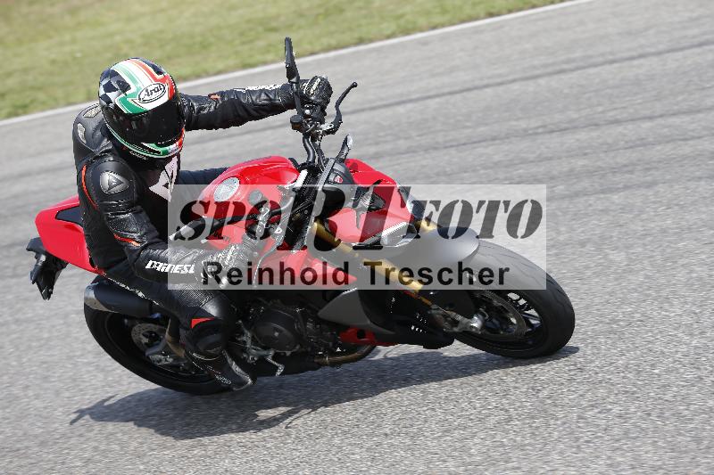 /27 12.06.2025 Ducati Schweiz Trackday Warmup  ADR/blau-bleu/ohne